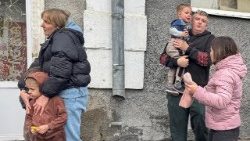 போர்த்துயரில் குழந்தைகளும் அவர்தம் பெற்றோரும் 