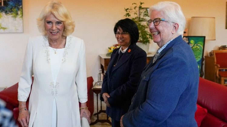 Malkia Camilla na wakuu wa Umoja wa Watawa UISG