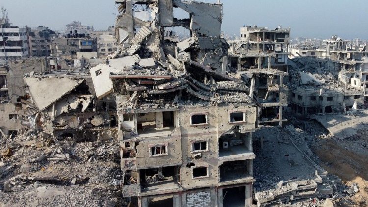 गाजा शहर के एक आवासीय इलाके में ड्रोन से ली गई तबाही का दृश्य