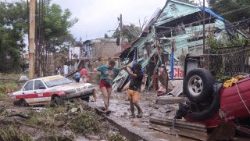 洪水後の道と住宅　2025年10月24日　メキシコ・ベラクルス州