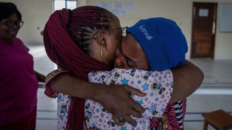 The Wider Image: The Congolese amputee giving new prosthetic limbs to the wounded