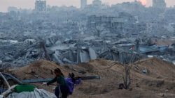 Niños entre los escombros de Gaza