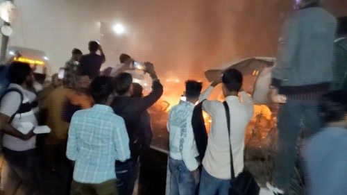 Deadly explosion in the old quarters of Delhi