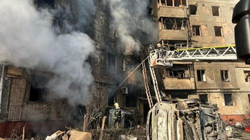 Uno degli edifici colpiti dal raid russo a Ternopil