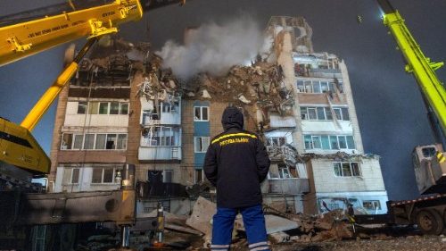 I soccorritori al lavoro per tutta la notte a Ternopil