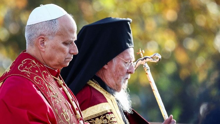 Popiežius Leonas XIV ir patriarchas  Baltramiejus I Nikėjoje 