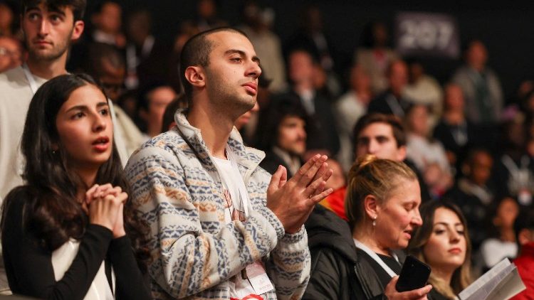 मिस्सा बलिदान के सहभागी लोकधर्मीगण