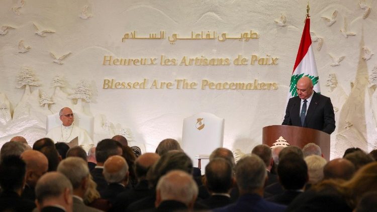 A libanoni elnök beszéddel köszönti Leó pápát