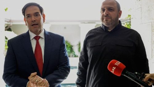 Il segretario di Stato Usa Rubio e il capo delegazione ucraino Umerov ieri in Florida