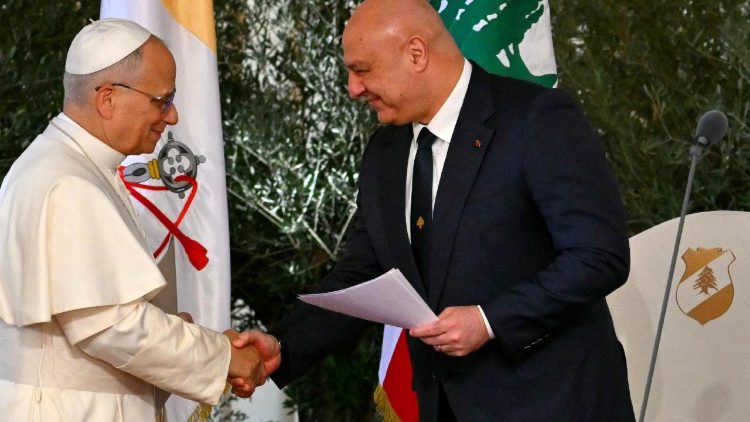 Despedida del Papa León y el presidente libanés, Joseph Aoun