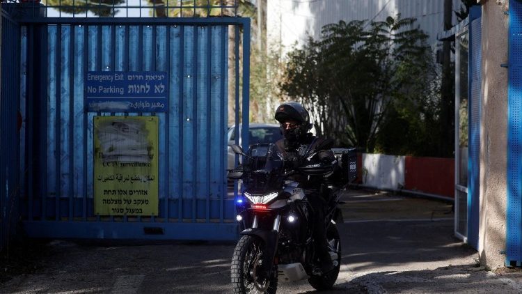 ሓይሊ ጸጥታ እስራኤል ኣብ ምብራቕ ኢየሩሳሌም ኣብ ዝርከብ ቤት ጽሕፈት ስደተይናታት ዝፈጸሞ ዘመተ