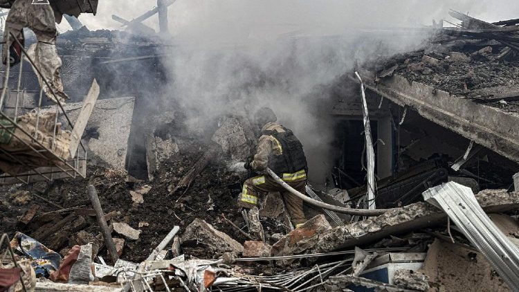 Palazzo nelle regione di Sumy colpito da missile russo