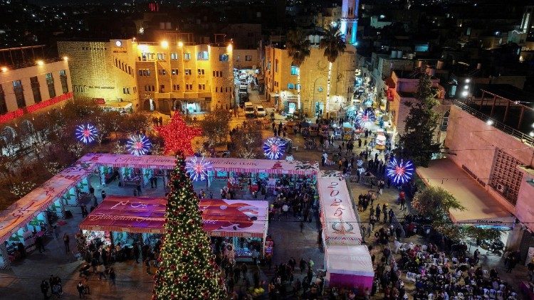 Quảng trường Máng Cỏ cạnh Đền thờ Chúa Giáng Sinh ở Bêlem