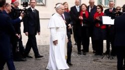 Il Papa nella Biblioteca del Senato per visitare la mostra sulla Bibbia di Borso d'Este