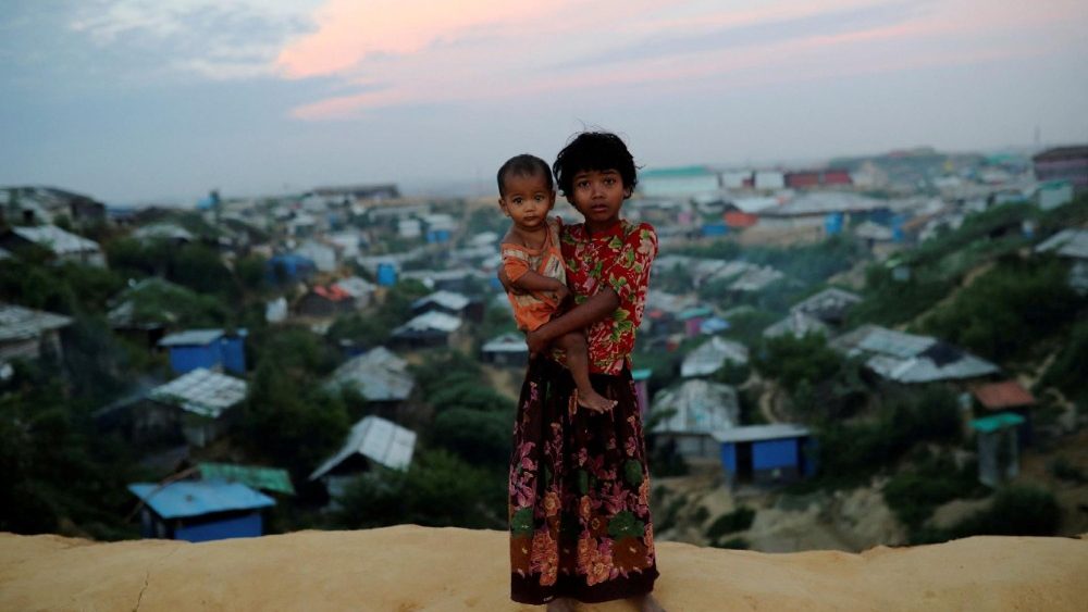 Crianças refugiadas rohingya posam para uma foto no campo de Balukhali, em Cox's Bazar, Bangladesh, em 15 de novembro de 2018. REUTERS/Mohammad Ponir Hossain/Foto de arquivo
