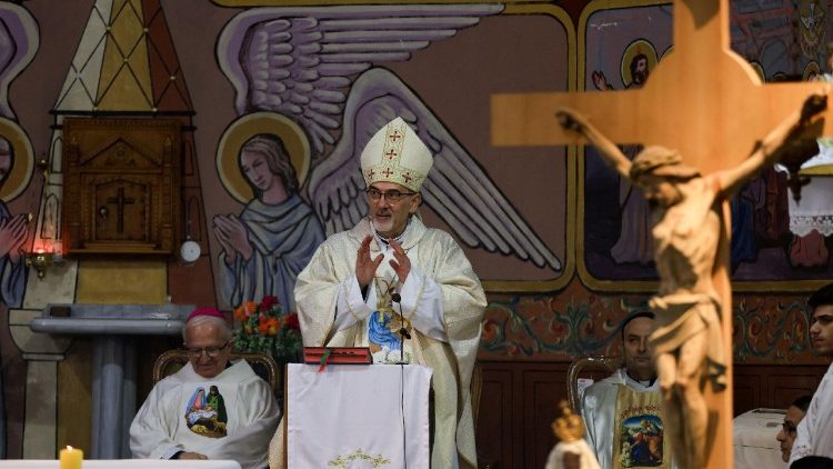 Kard. Pierbattista Pizzaballa med mašo v katoliški župniji v Gazi, 19. decembra 2025