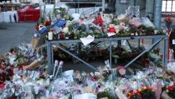 Цветя на мястото на трагедията