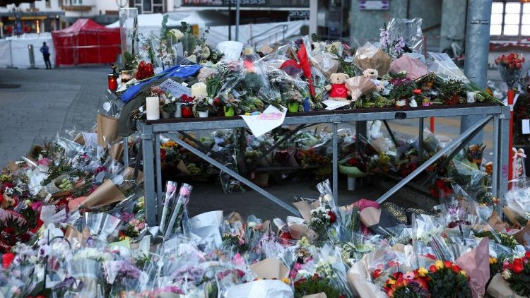 Цветя на мястото на трагедията