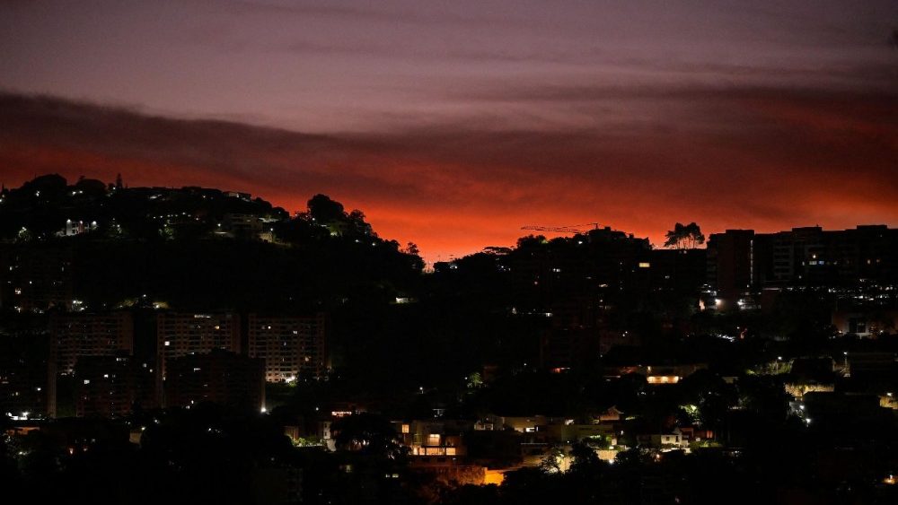 Explosions, loud noises heard in Venezuelan capital