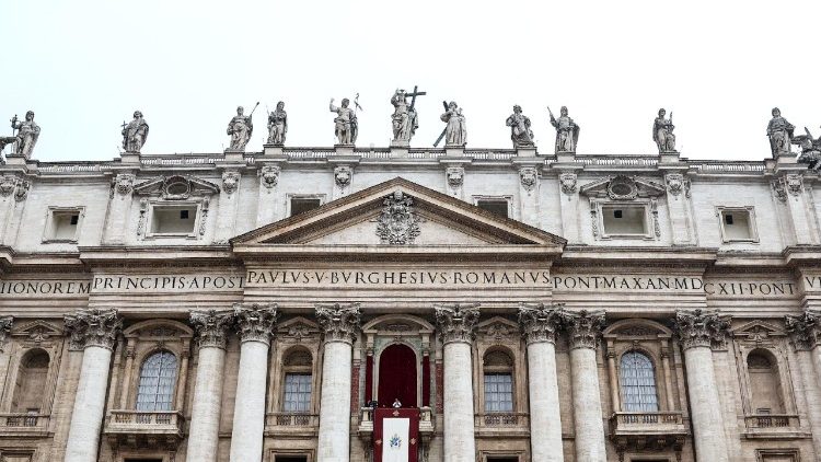 Balc&oacute;n de la Bas&iacute;lica de San Pedro