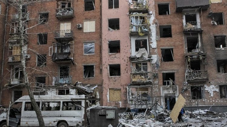 Prédio residencial atingido por um míssil russo no final da noite de ontem, em meio ao ataque da Rússia à Ucrânia, na cidade de Kryvyi Rih, região de Dnipropetrovsk, Ucrânia, em 9 de janeiro de 2026. REUTERS/Stringer