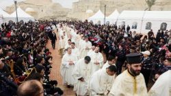 Katholiken gedenken der Taufe Jesu Christi im Rahmen einer jährlichen Pilgerreise an der Taufstätte am Jordan in Jordanien