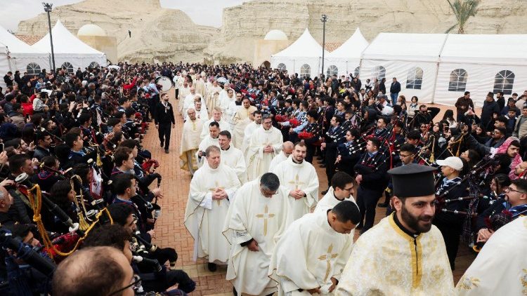 Katholiken gedenken der Taufe Jesu Christi im Rahmen einer jährlichen Pilgerreise an der Taufstätte am Jordan in Jordanien
