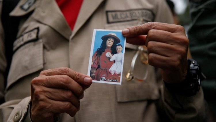 Venezuelanos participam da prociss&atilde;o por ocasi&atilde;o da festa da Divina Pastora (Reuters)