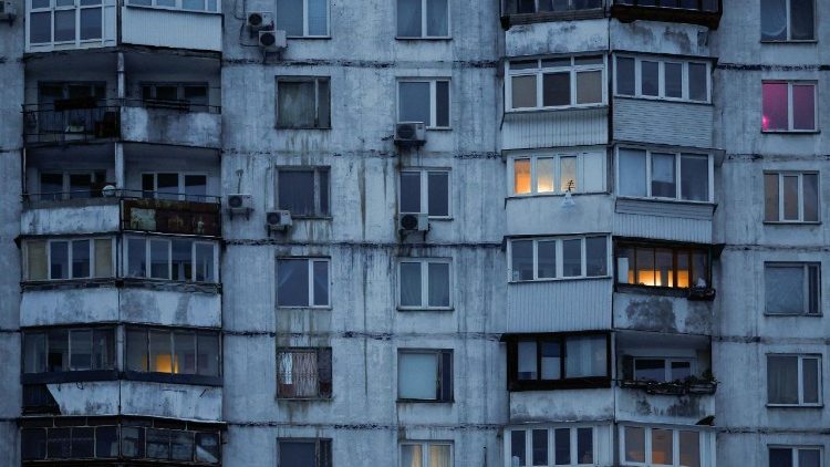 Kyiv residents cope with cold after heating loss as critical civil infrastructure hit by recent Russian missile and drone strikes