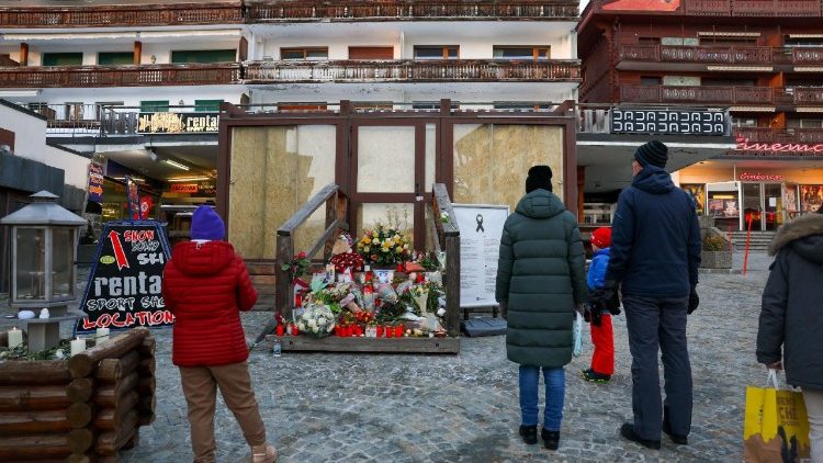 почит към жертвите на пожара в Кран-Монтана