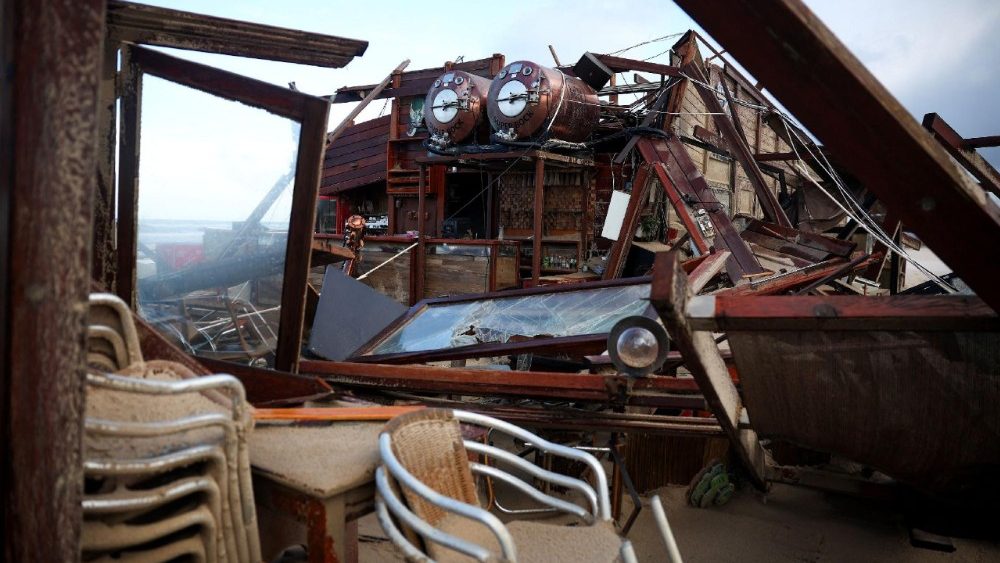 Vista de um bar de praia destruído pela tempestade Kristin, na Praia da Vieira, Leiria, Portugal, 2 de fevereiro de 2026. REUTERS/Pedro Nunes