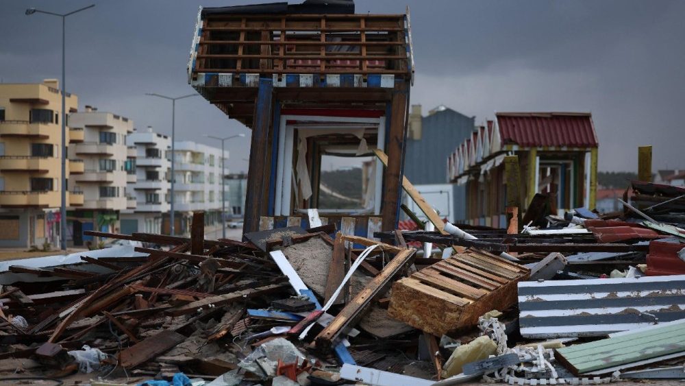 Vista dos destroços após a passagem da tempestade Kristin, na Praia da Vieira, Leiria, Portugal, 2 de fevereiro de 2026. REUTERS/Pedro Nunes
