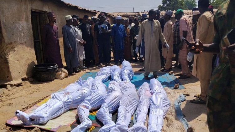 क्वेरा  राज्य में आतंकियों की गोलियों से मारे गये सोगों की लाशें