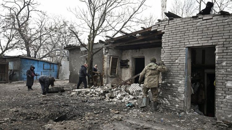 Un'area di Zaporizhzhia dopo l'attacco russo del 6 febbraio