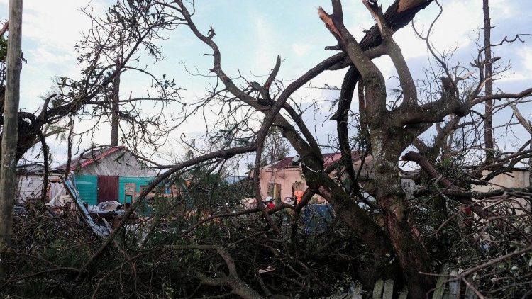 Papa: Aproape de Madagascar, lovit de cicloane