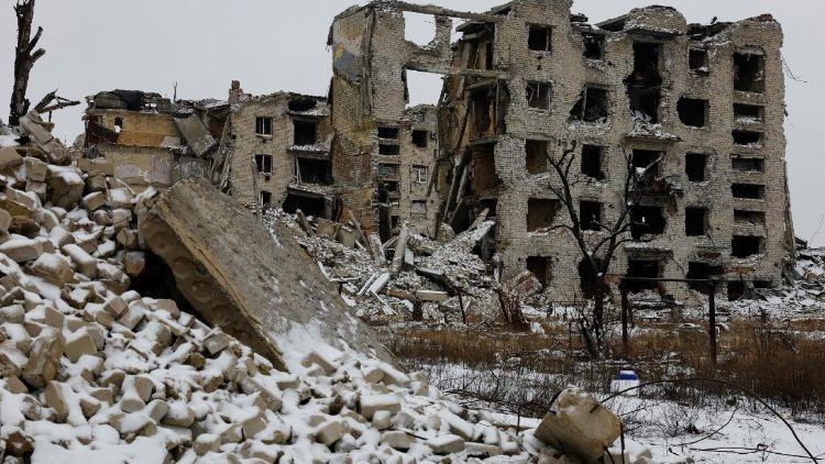 Ru&iacute;nas de pr&eacute;dios na cidade abandonada de Marinka (Maryinka), destru&iacute;do durante o conflito entre R&uacute;ssia e Ucr&acirc;nia na regi&atilde;o de Donetsk, &aacute;rea controlada pela R&uacute;ssia na Ucr&acirc;nia, 18 de fevereiro de 2026. REUTERS/Alexander Ermochenko