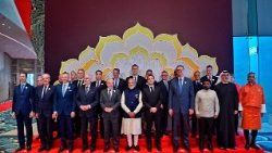 ഉച്ചകോടിയിൽ സംബന്ധിച്ച ലോകനേതാക്കൾ 