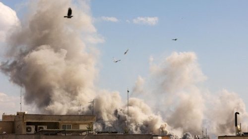 Parolin: las guerras preventivas corren el riesgo de incendiar el mundo