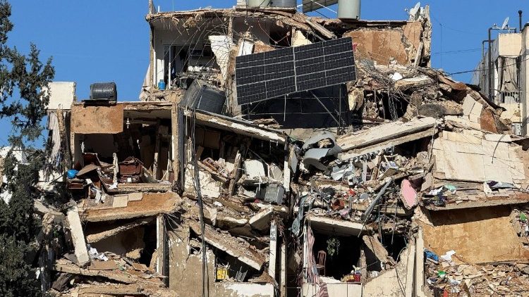 Edifici distrutti dagli attacchi israeliani in Libano (Reiuters). 