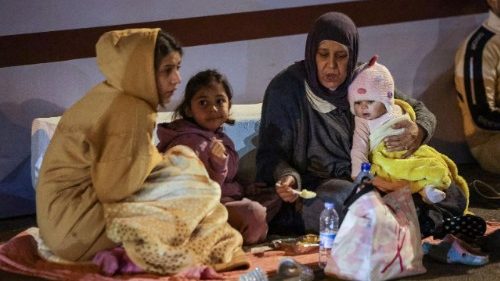 ካብ ደቡብ በይሩት ዝተመዛበሉ ሕዝቢ ኣብ ቅርዓት ሰማእታት 