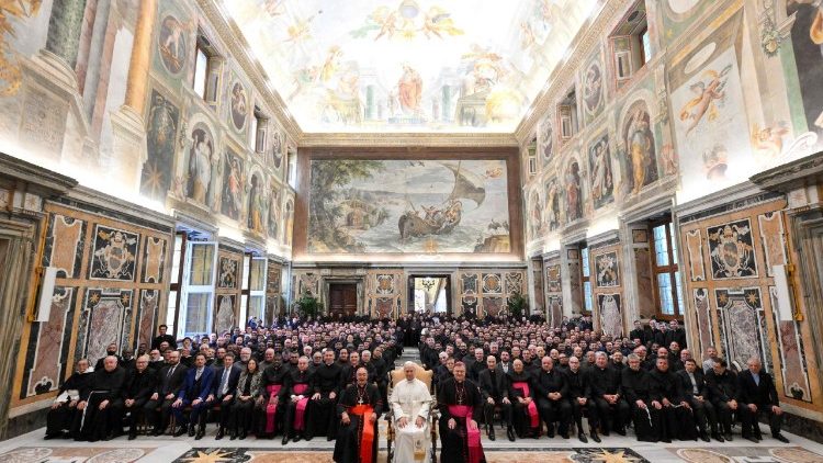 திருத்தூதுசார் பாவமன்னிப்பு அவையின் உறுப்பினர்களுடன் திருத்தந்தை 