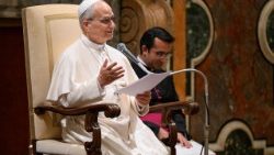 உரை வழங்கும் திருத்தந்தை 