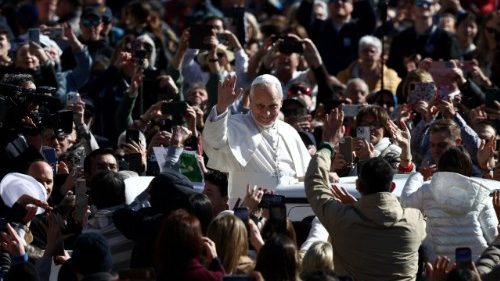 El Papa en la catequesis: El Bautismo sella la identidad y la misi&oacute;n del creyente