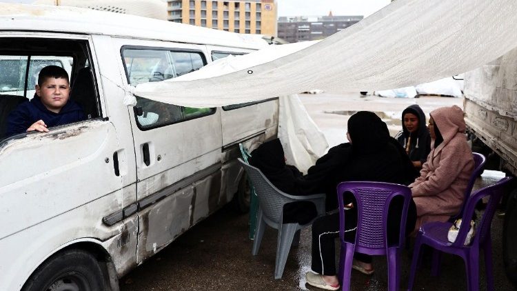 Oltre un milione gli sfollati in Libano a causa dei raid israeliani (Reuters)