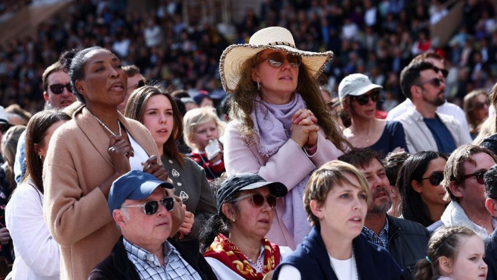 Святая Імша на стадыёне Луі ІІ у Манака