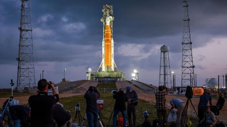 Artemis II, vesmírná základna Kennedy Space Center na mysu Canaveral na Floridě
