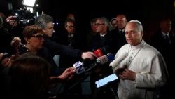 कास्टेल गंडोल्फो में पत्रकारों को संबोधित करते हुए, संत पापा लियो 14वें 