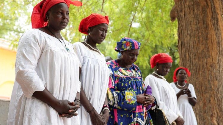 Gl&auml;ubige in Kamerun