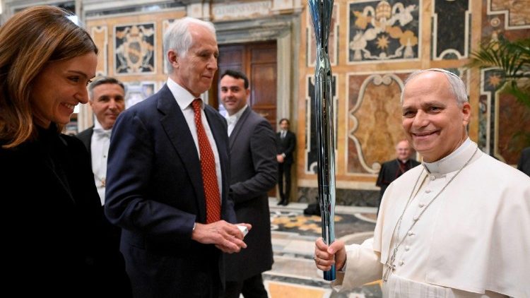 இத்தாலிய  ஒலிம்பிக் வீரர்களுடன் திருத்தந்தை