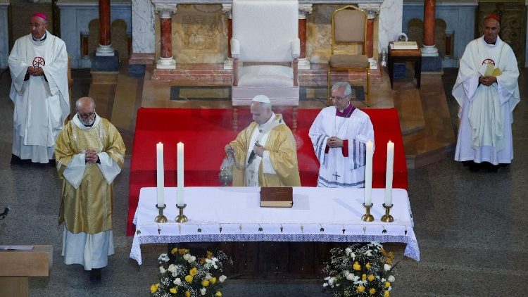 संत पापा लियो का अल्जीरिया मे मिस्सा बलिदान